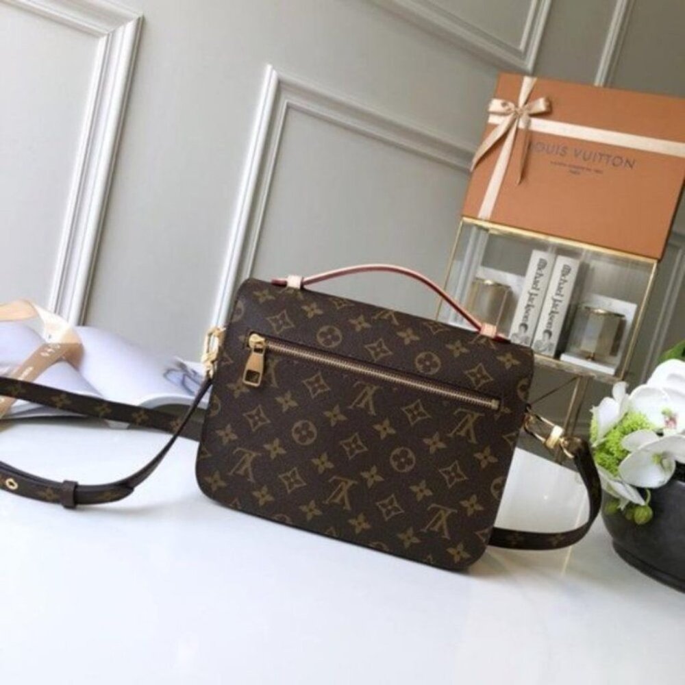 Louis Vuitton Pochette Metis Monogram - Picture 3 of 7